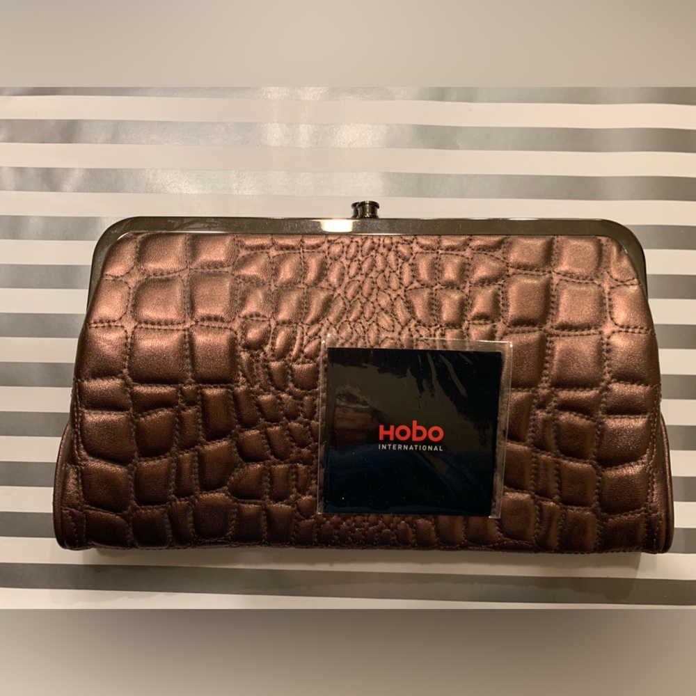 New with out tags Hobo International bronzing / copper leather clutch.